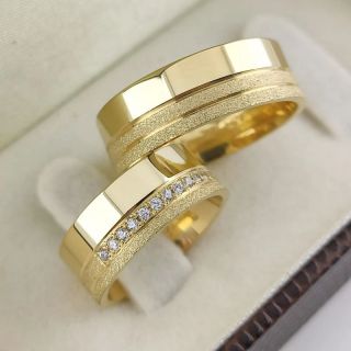 Aliança de Casamento Larga Japão Ouro 18K 7mm retas c/ Zircônias