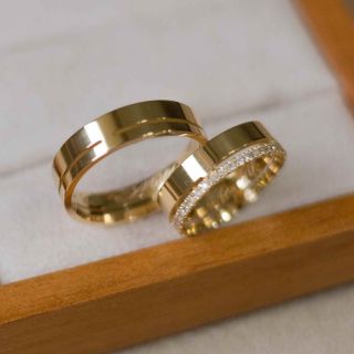 Aliança de Casamento Tradicional Taiuã Ouro 18K 6mm retas c/ Diamantes